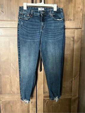 Denizen from Levi's  Cropped Jeans with Frayed Hem